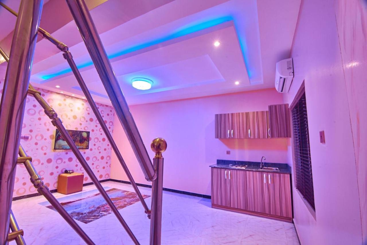 Double M Exquisite Suites And Lounge Lekki Ogombo Buitenkant foto