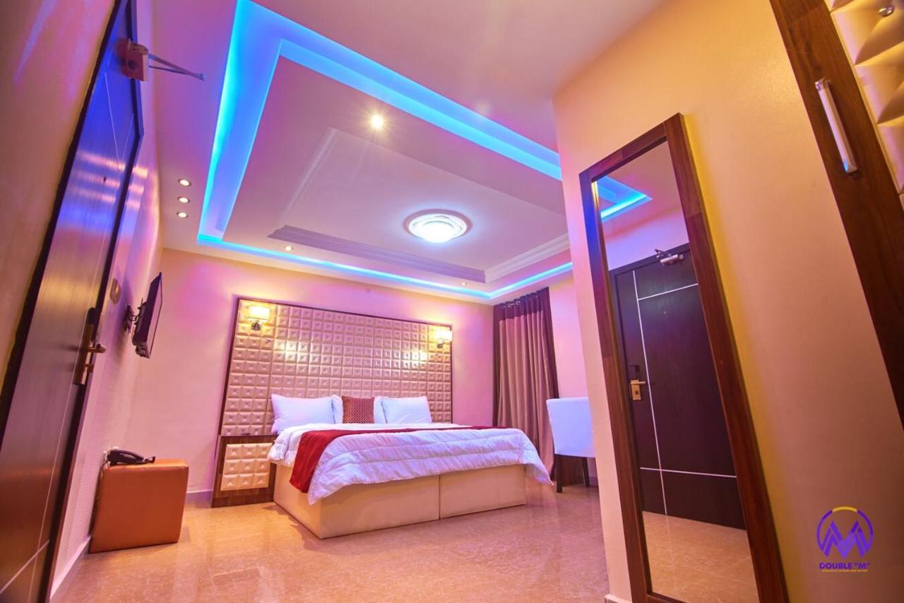 Double M Exquisite Suites And Lounge Lekki Ogombo Buitenkant foto