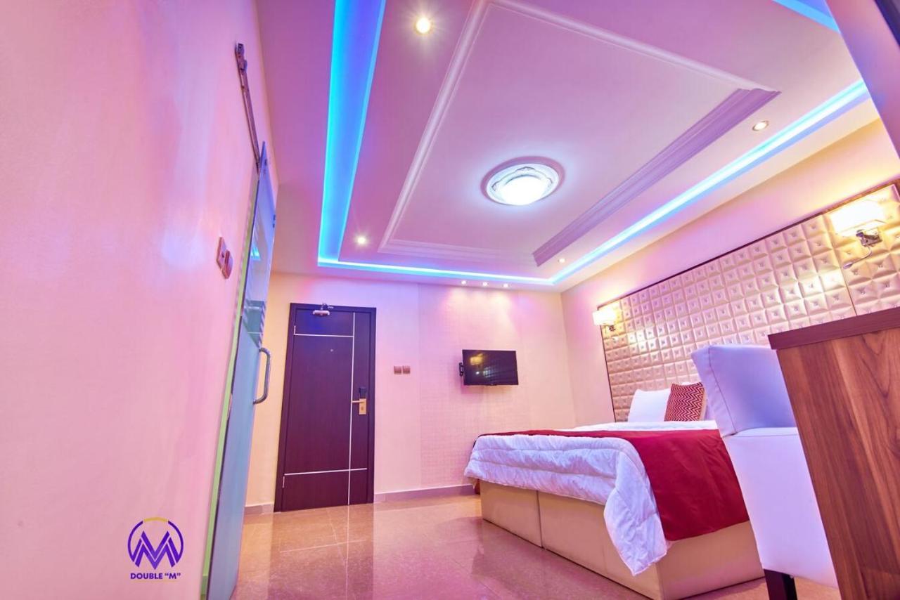 Double M Exquisite Suites And Lounge Lekki Ogombo Buitenkant foto