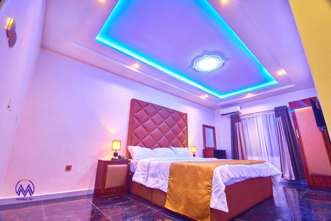 Double M Exquisite Suites And Lounge Lekki Ogombo Buitenkant foto