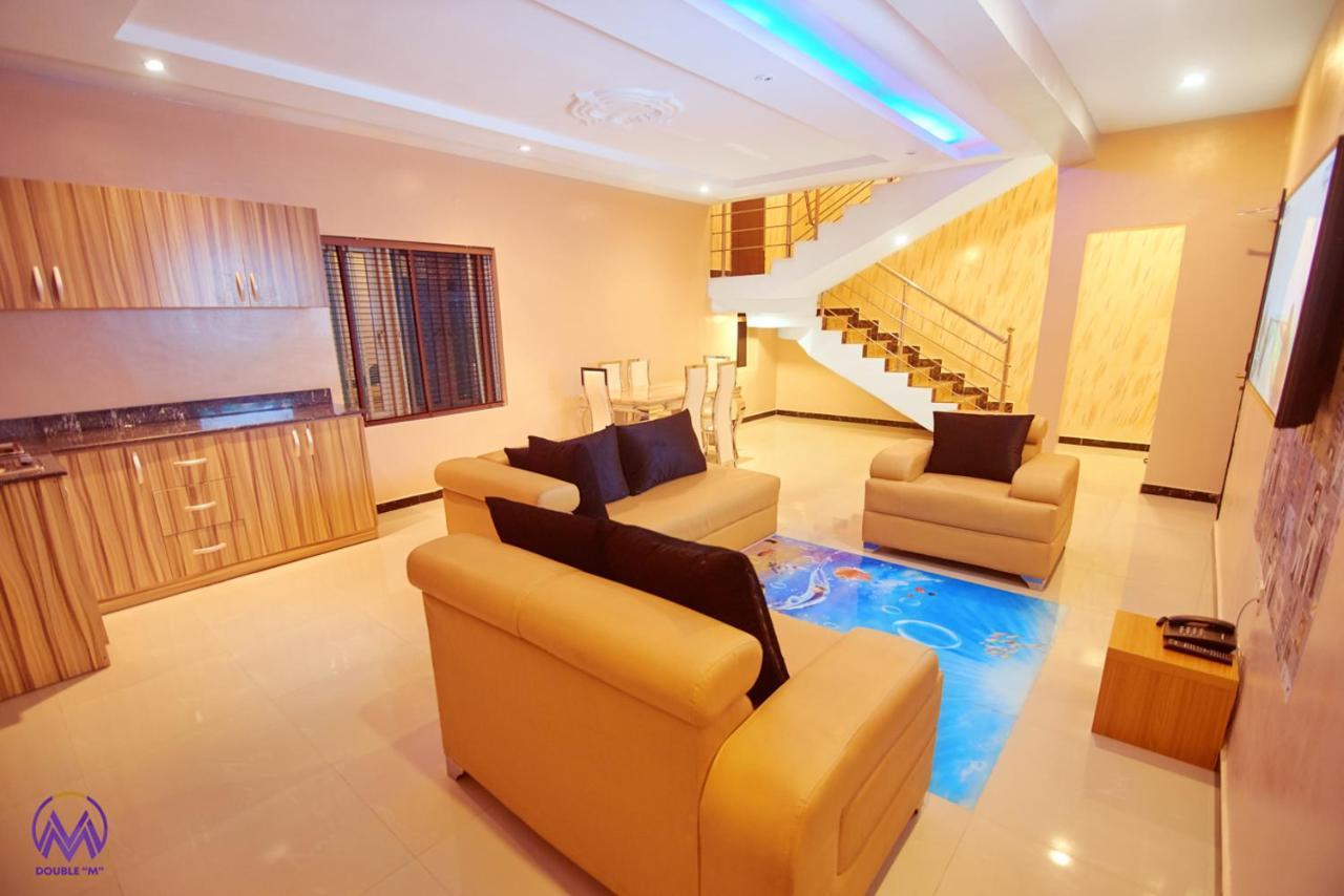 Double M Exquisite Suites And Lounge Lekki Ogombo Buitenkant foto