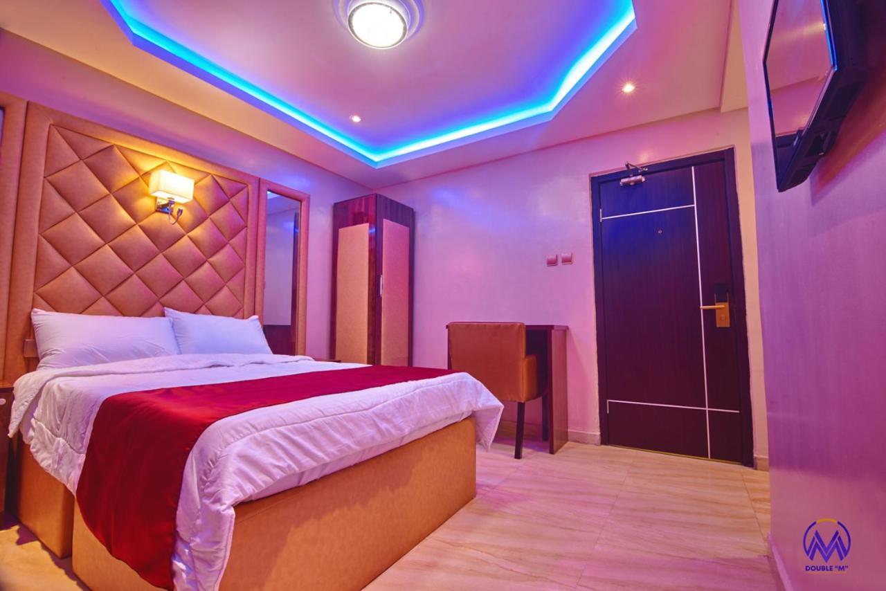Double M Exquisite Suites And Lounge Lekki Ogombo Buitenkant foto