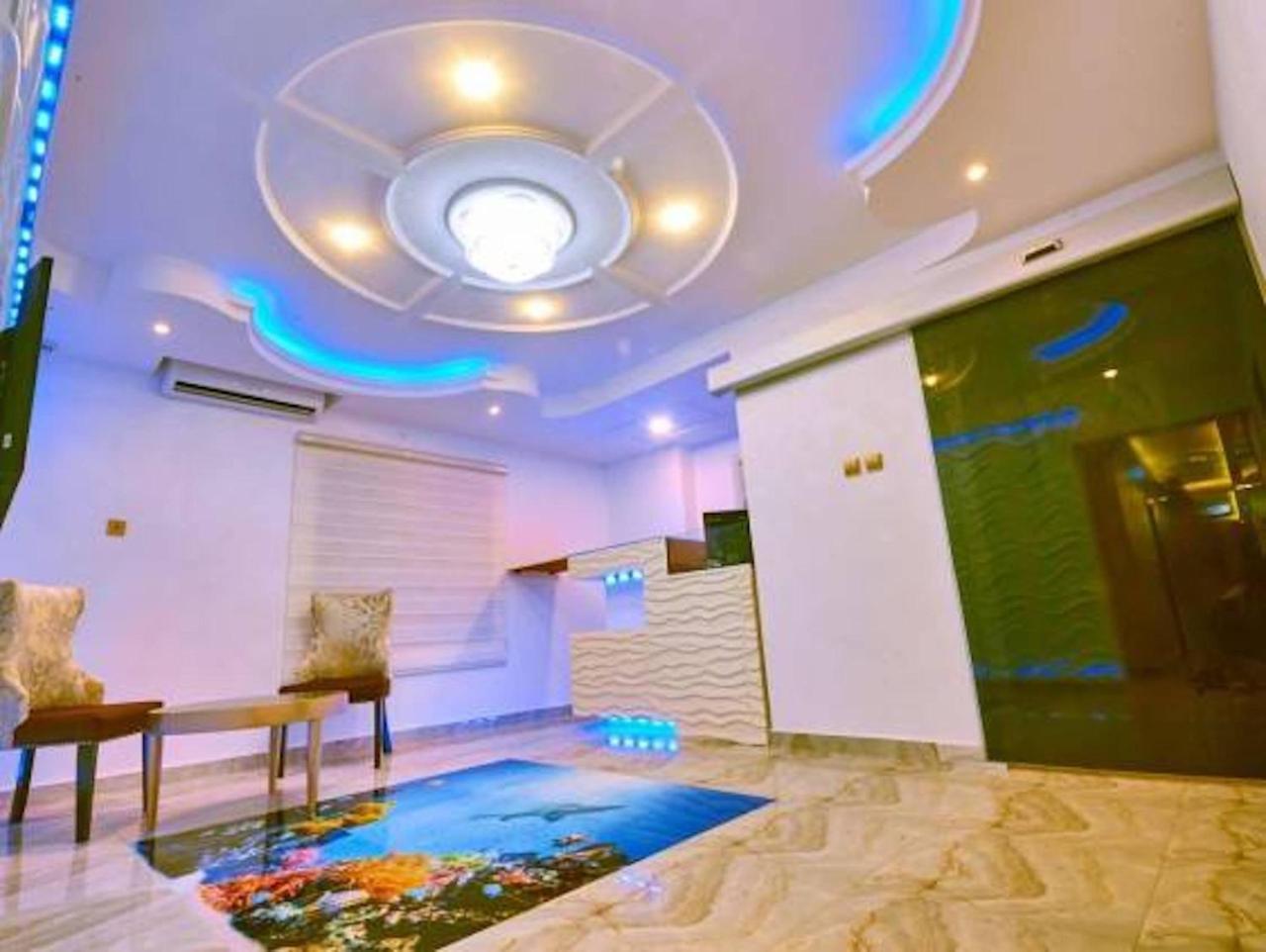 Double M Exquisite Suites And Lounge Lekki Ogombo Buitenkant foto