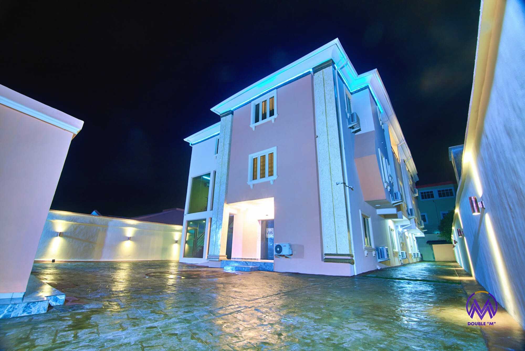 Double M Exquisite Suites And Lounge Lekki Ogombo Buitenkant foto