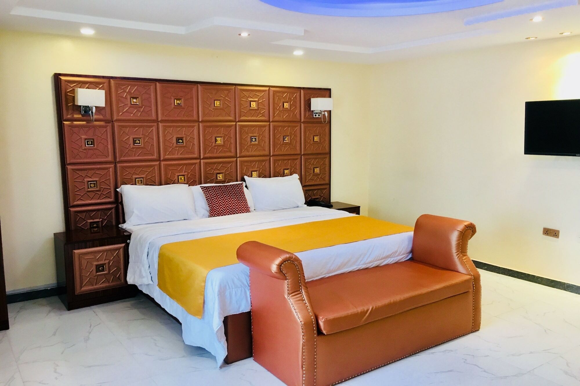 Double M Exquisite Suites And Lounge Lekki Ogombo Buitenkant foto